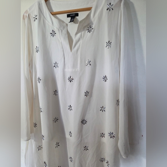 White Embroidered - Picture 4 of 7